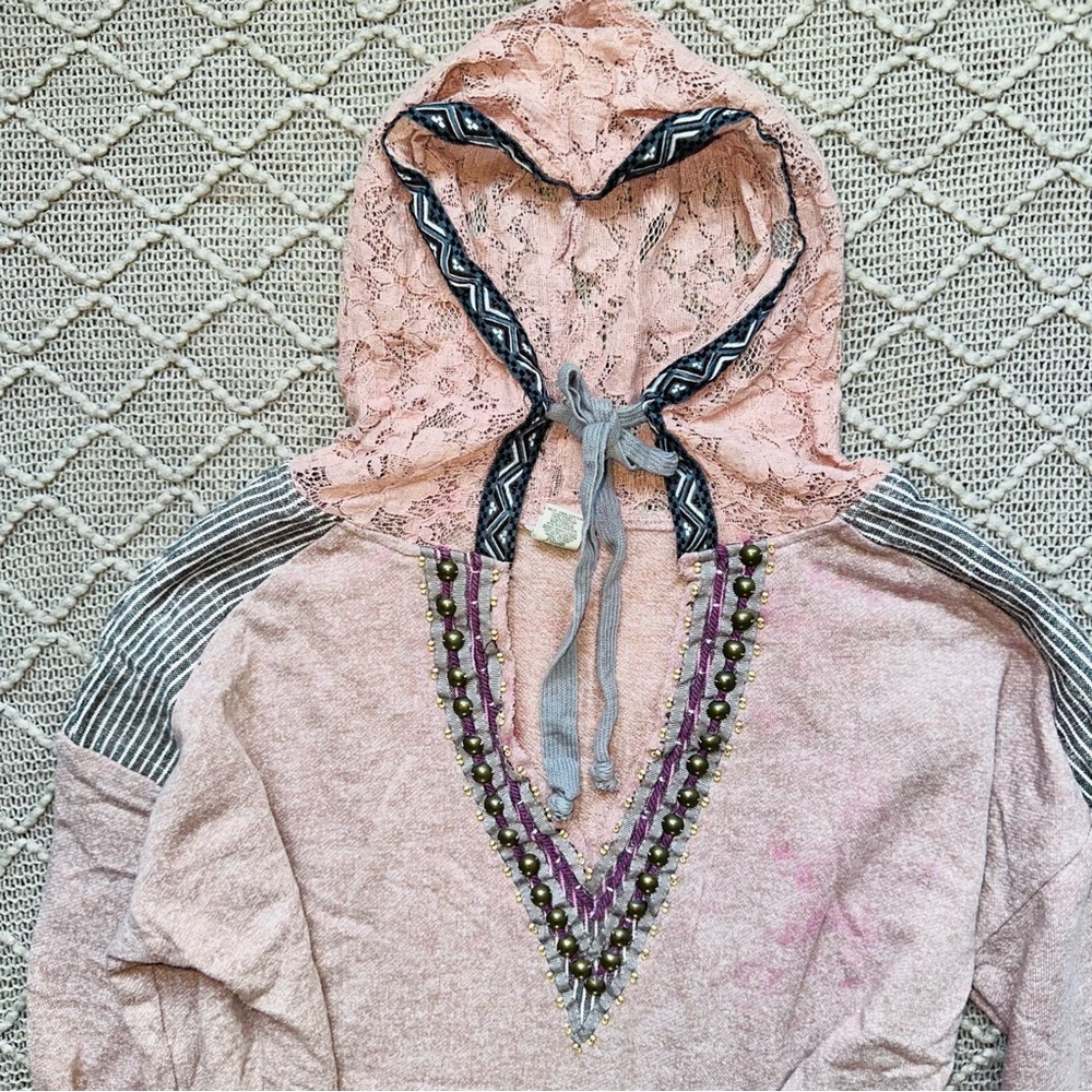 Gimmicks by BKE Pink V-Neck Sweater Eoth Embellishment and Lace Hood - Picture 3 of 7